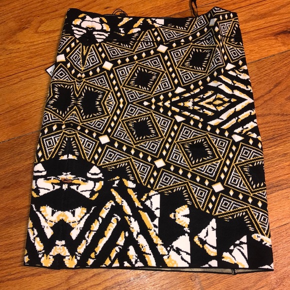 BCBGMaxAzria Dresses & Skirts - BCBG MaxAzria patterned pencil skirt